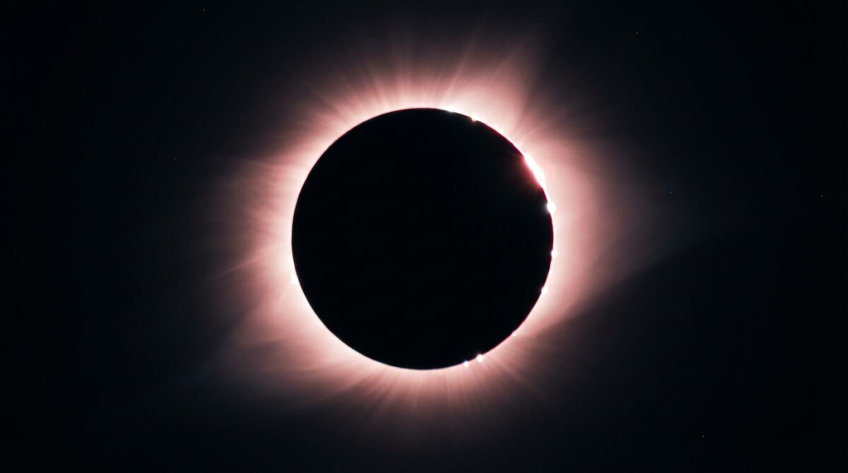 ein astronom enthüllt das genaue datum der längsten sonnenfinsternis dieses jahrhunderts – erfahren sie, wann dieses spektakuläre himmlische ereignis stattfindet und wie sie es am besten beobachten können.